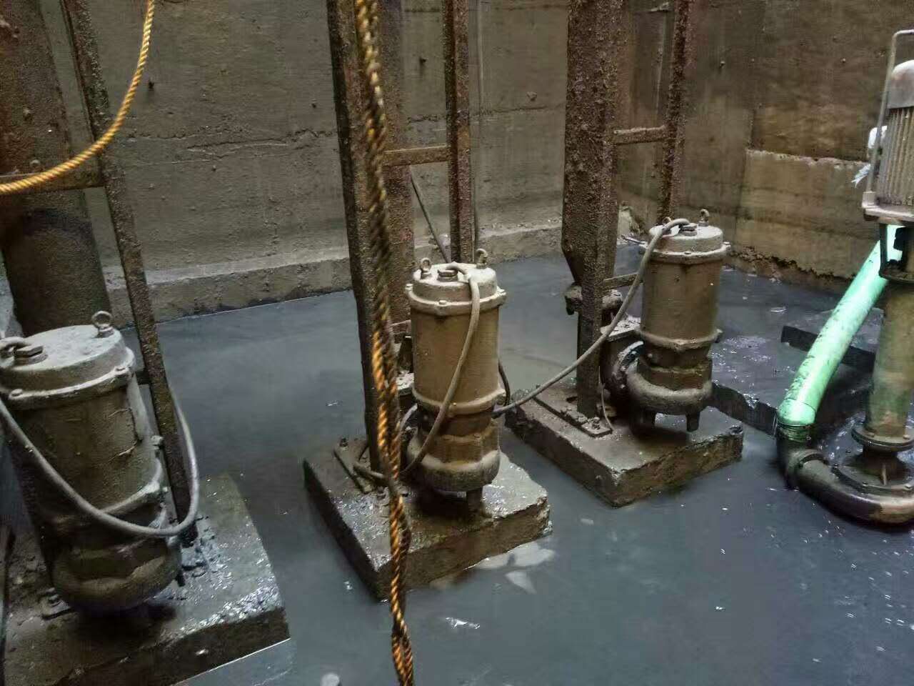 沙坪坝污水池清理